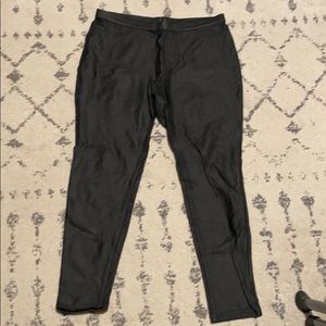 Hue size medium black fake leather pants